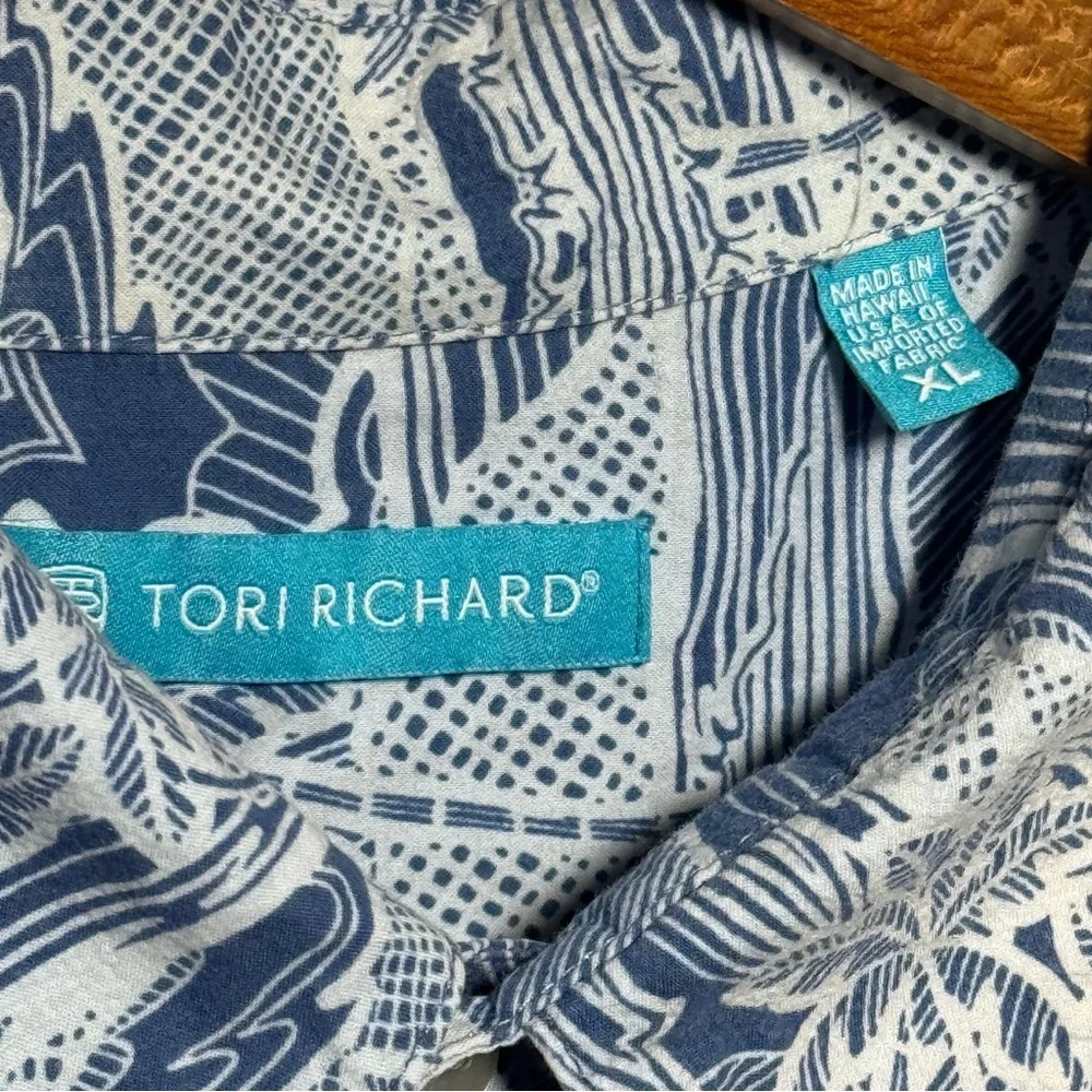 Tori Richard Gray and White Tropical‎ Men's Shirt - Picture 2 of 7